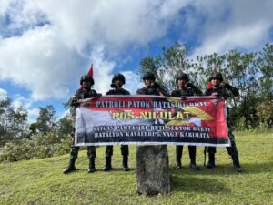 Patroli Patok Pos Nilulat Satgas Yonkav 6/Naga Karimata Dalam Jaga Kedaulatan Negara